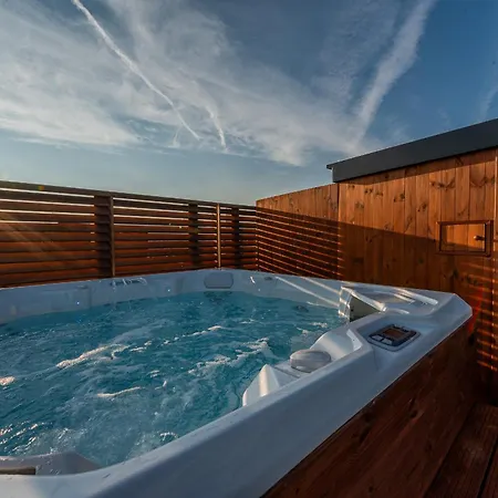 Skyluxe Old Town Penthouse Apartman *