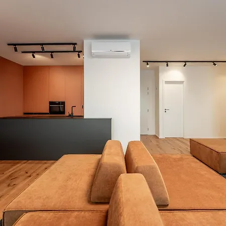 Appartamento Skyluxe Old Town Penthouse *