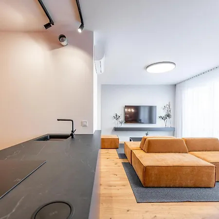 Skyluxe Old Town Penthouse Apartmán