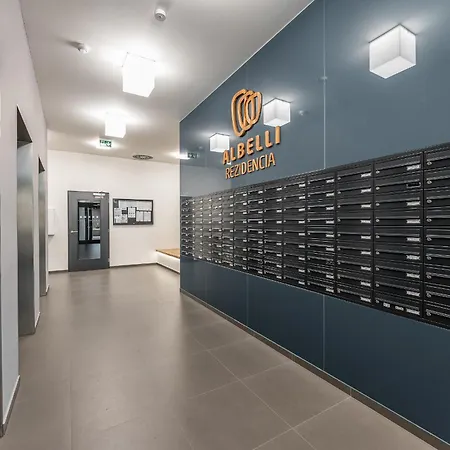 Skyluxe Old Town Penthouse * Kassa